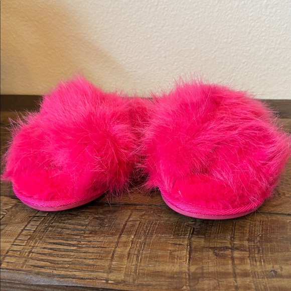 SAVAGE X FENTY Fluff’d Up Slippers - Small - Picture 5 of 7
